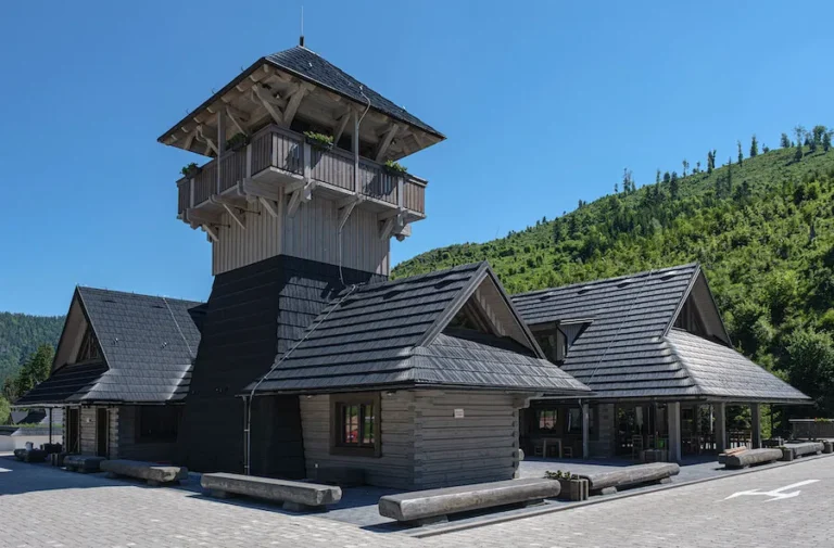 Slovensko_Nizna_Boca_Stara_zvonica_robenka_s_ekopanely01